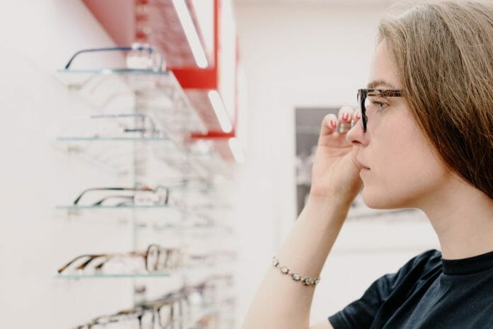 Eyewear Basics: How To Choose Glasses That Fit You?