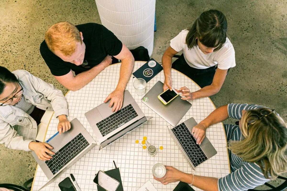 Collaborative Essay Writing: Unleashing Creativity through Group Projects in College 1 Essay Writing
