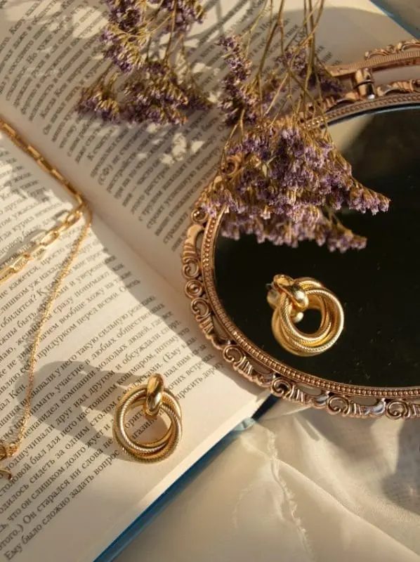 Best Practices for Shipping Jewelry to UK from USA 1 Shipping Jewelry to UK from USA